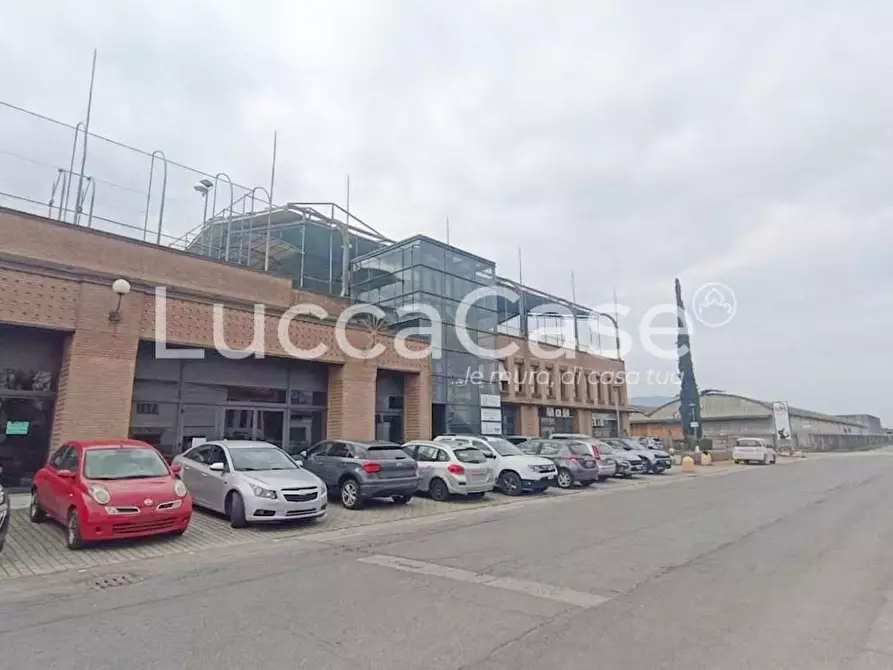 Immagine 1 di Ufficio in affitto  a Lucca