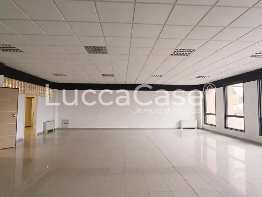 Immagine 3 di Ufficio in affitto  a Lucca