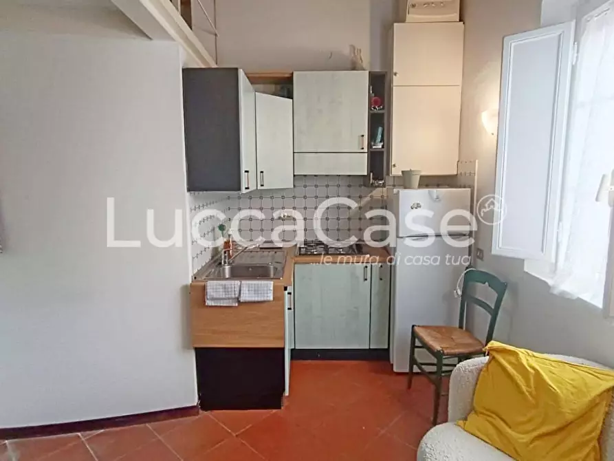 Immagine 2 di Appartamento in vendita  a Lucca