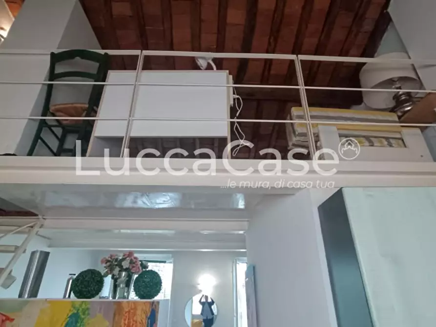 Immagine 5 di Appartamento in vendita  a Lucca