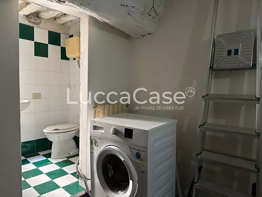 Immagine 24 di Appartamento in vendita  a Lucca