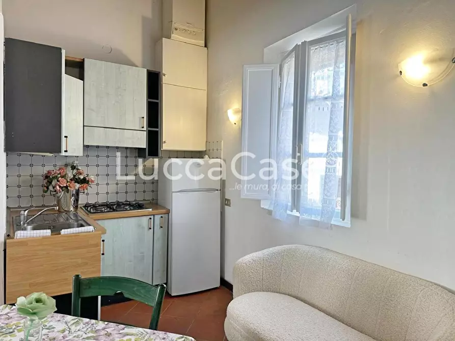 Immagine 4 di Appartamento in vendita  a Lucca