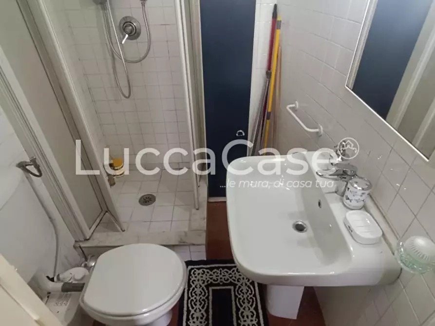 Immagine 10 di Appartamento in vendita  a Lucca