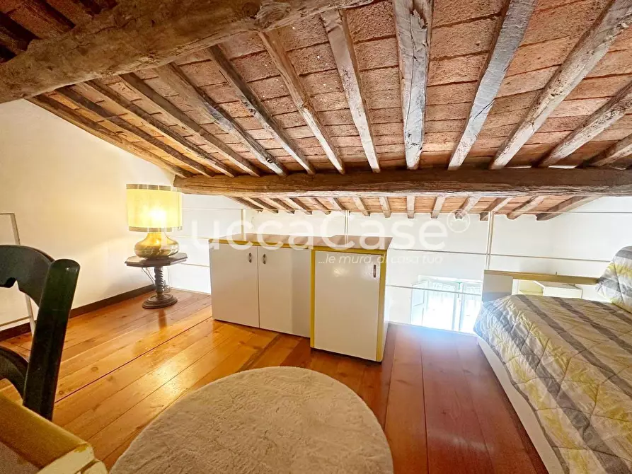 Immagine 11 di Appartamento in vendita  a Lucca