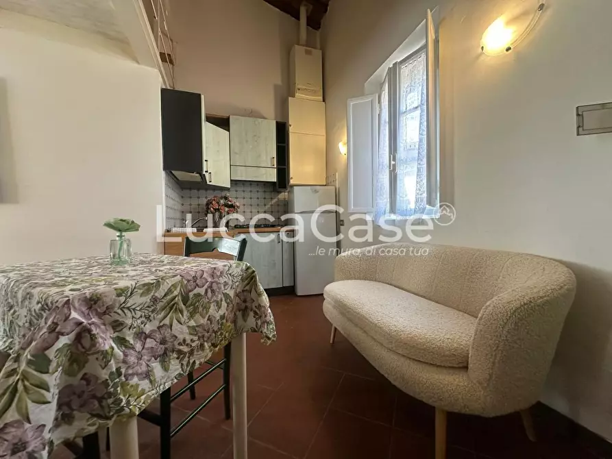 Immagine 5 di Appartamento in vendita  a Lucca