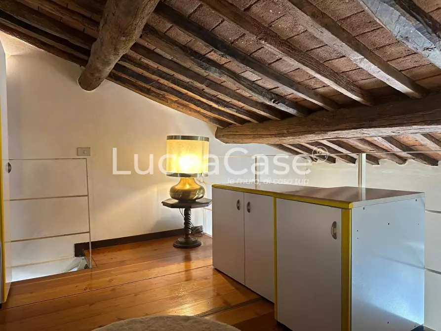 Immagine 15 di Appartamento in vendita  a Lucca