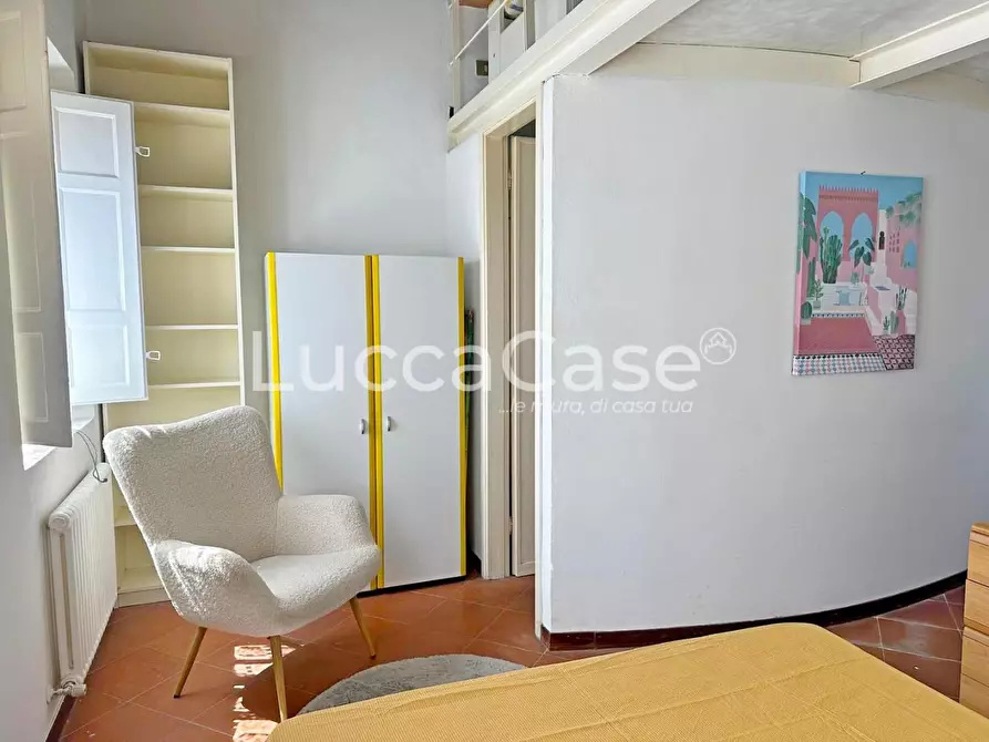 Immagine 21 di Appartamento in vendita  a Lucca