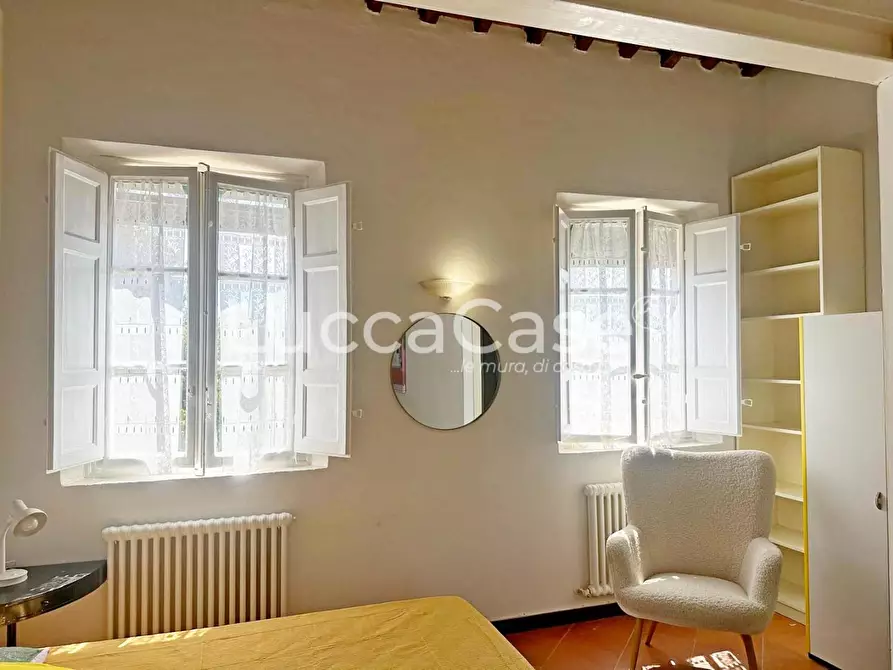 Immagine 10 di Appartamento in vendita  a Lucca