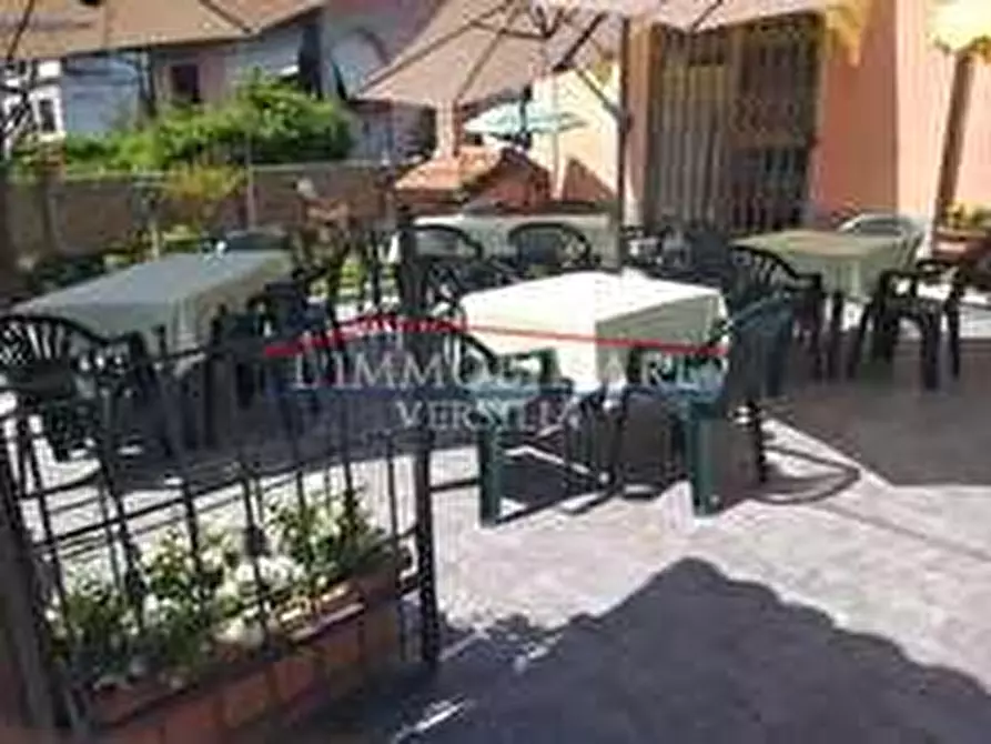 Immagine 3 di Locale commerciale in vendita  a Massa