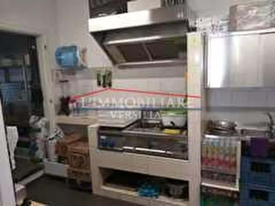 Immagine 8 di Locale commerciale in vendita  a Massa