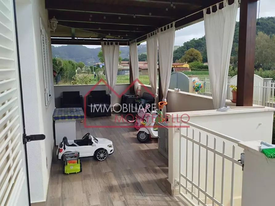Immagine 1 di Villetta a schiera in vendita  a Massarosa