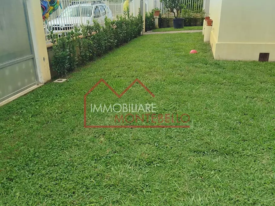 Immagine 8 di Villetta a schiera in vendita  a Massarosa