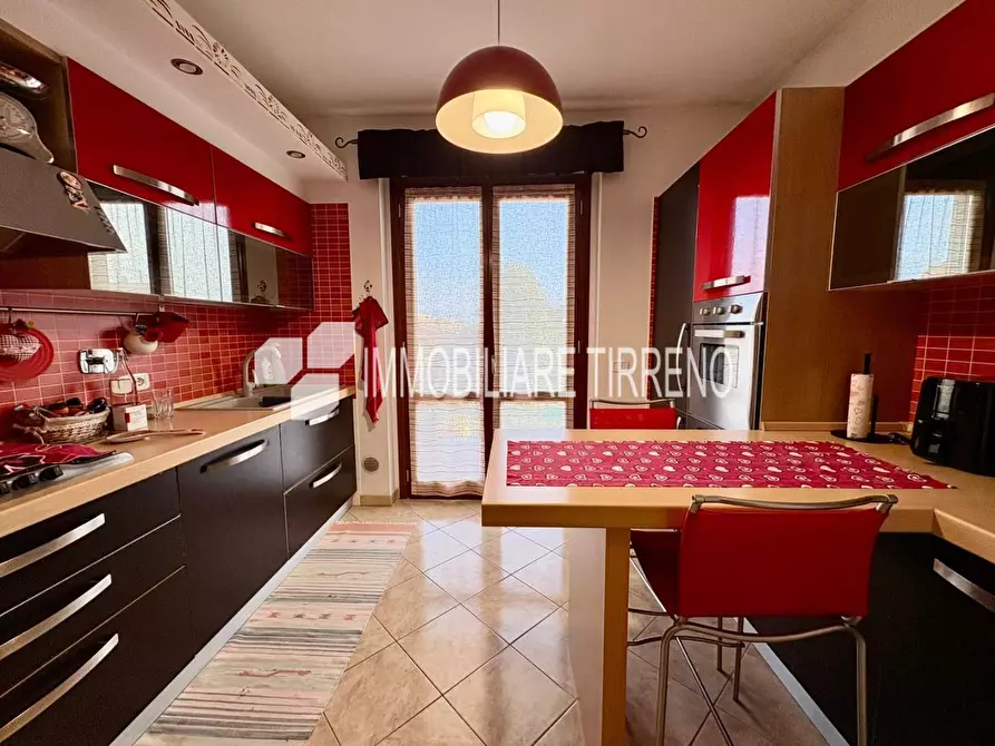 Immagine 2 di Appartamento in vendita  a Massa