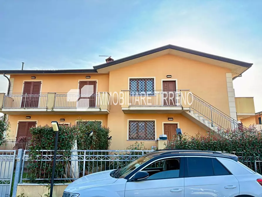 Immagine 1 di Appartamento in vendita  a Massa