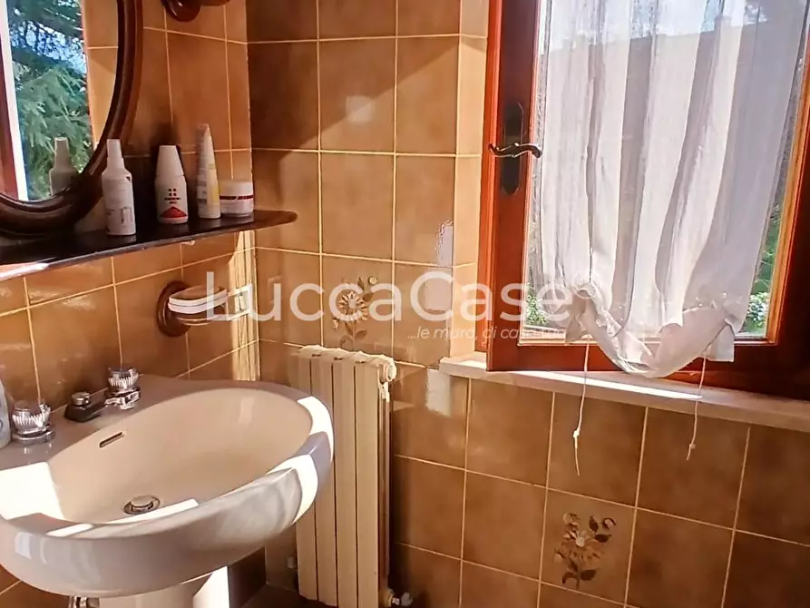 Immagine 24 di Casa indipendente in vendita  a Lucca