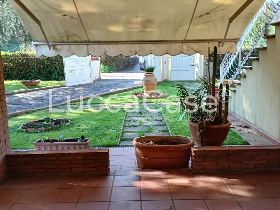 Immagine 10 di Casa indipendente in vendita  a Lucca