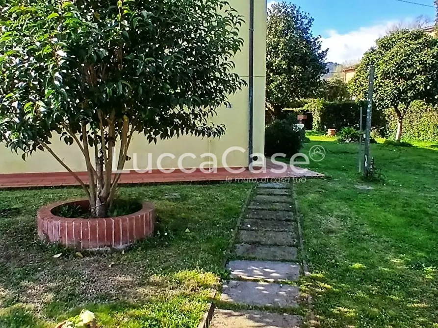 Immagine 8 di Casa indipendente in vendita  a Lucca