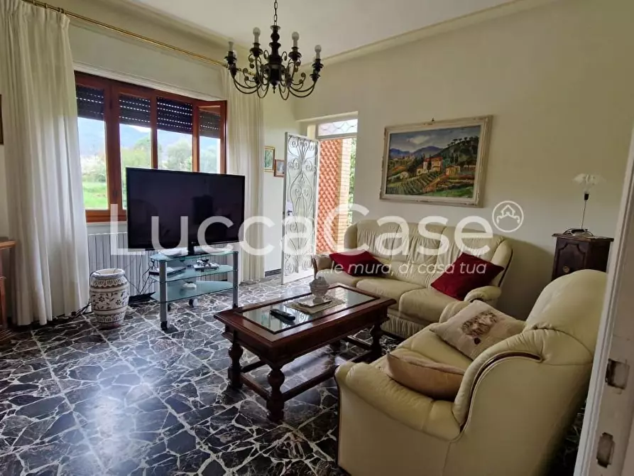Immagine 42 di Casa indipendente in vendita  a Lucca