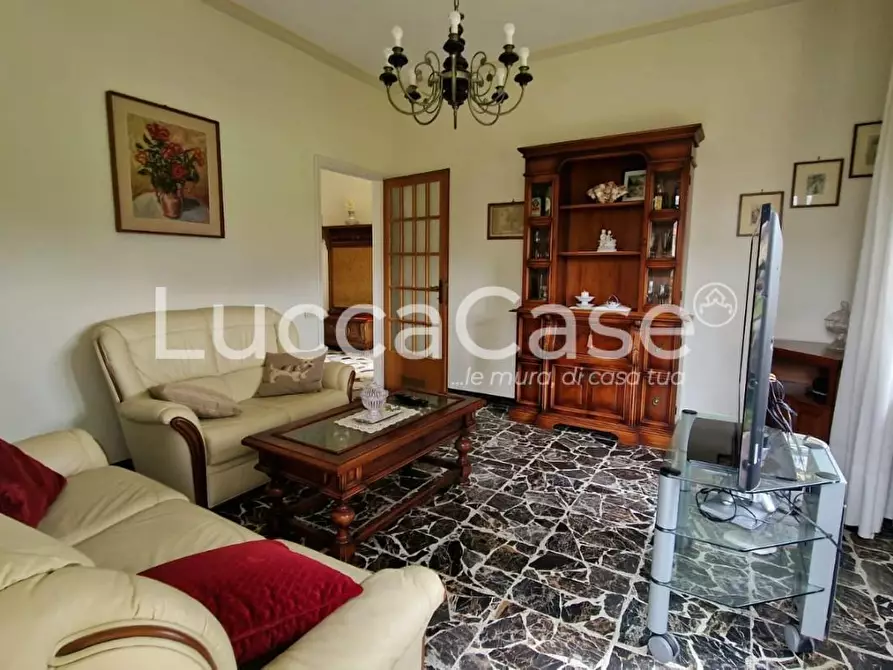 Immagine 39 di Casa indipendente in vendita  a Lucca