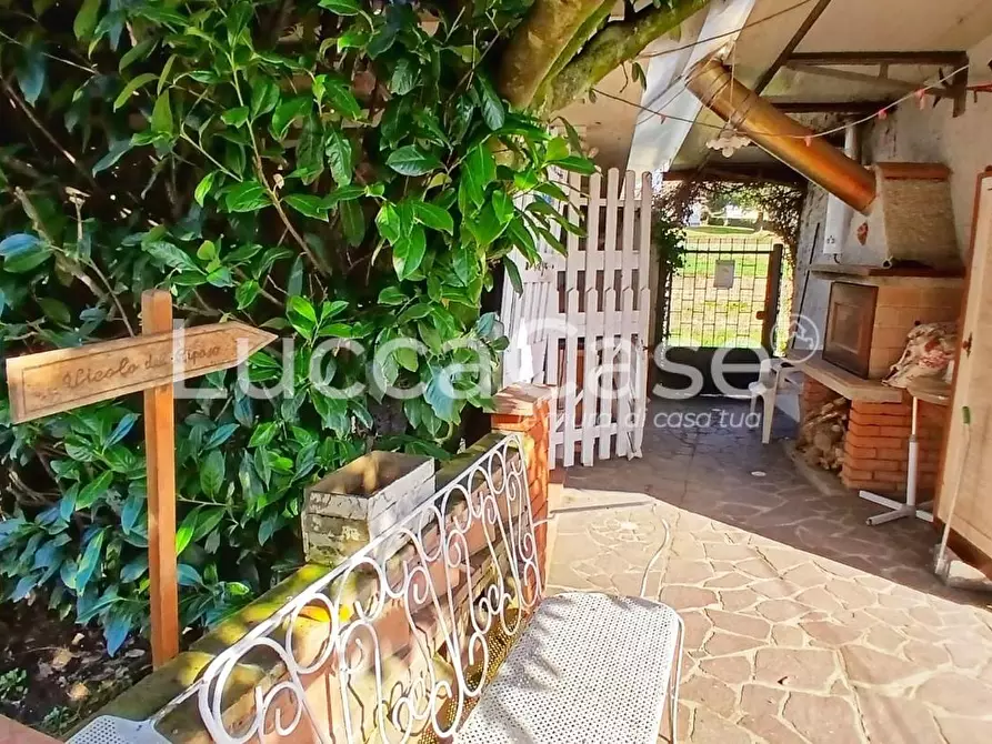 Immagine 5 di Casa indipendente in vendita  a Lucca