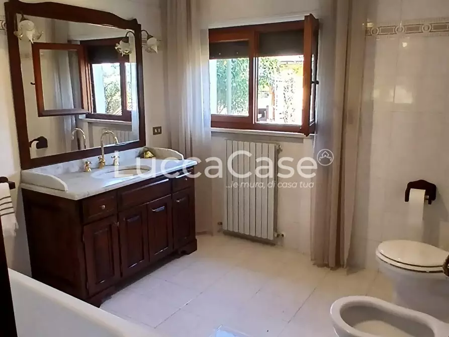 Immagine 15 di Casa indipendente in vendita  a Lucca