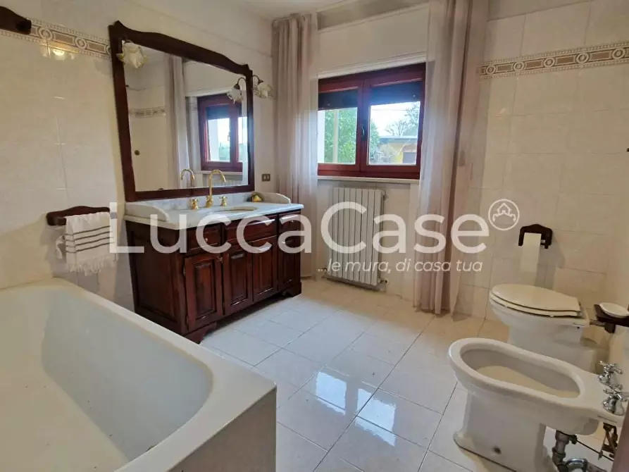 Immagine 27 di Casa indipendente in vendita  a Lucca