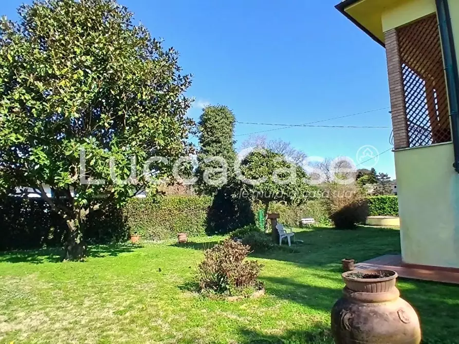 Immagine 1 di Casa indipendente in vendita  a Lucca