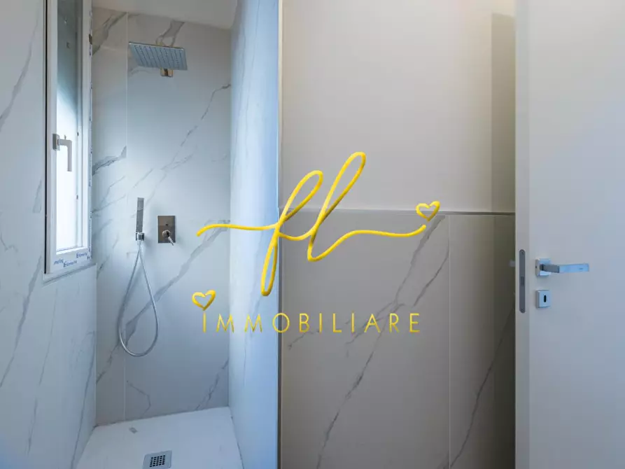 Immagine 18 di Appartamento in vendita  a Livorno