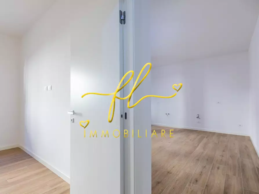 Immagine 14 di Appartamento in vendita  a Livorno
