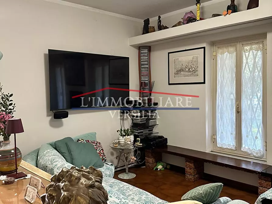 Immagine 9 di Villa in vendita  a Massa