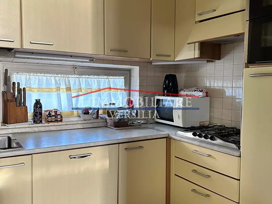 Immagine 15 di Villa in vendita  a Massa