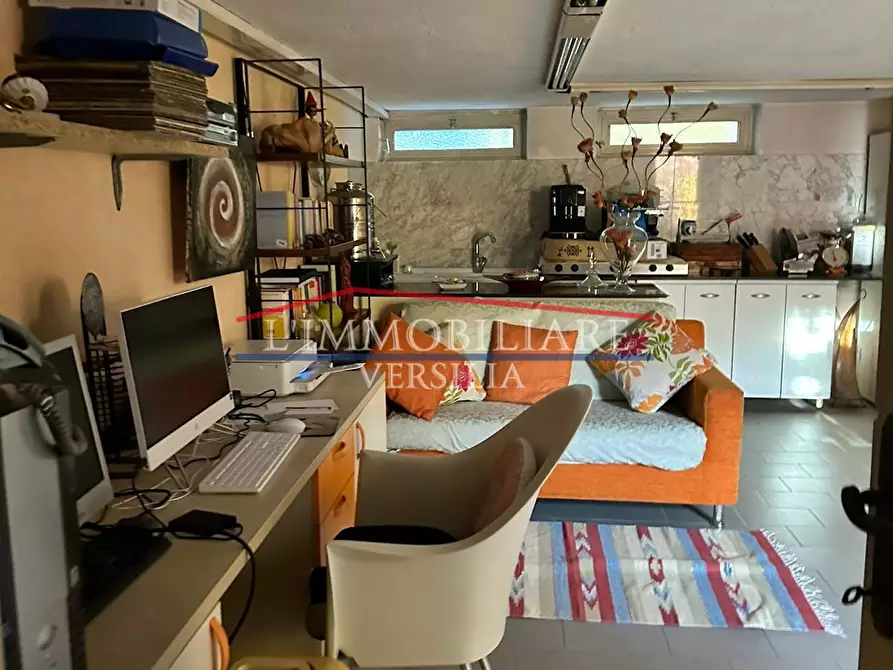 Immagine 23 di Villa in vendita  a Massa