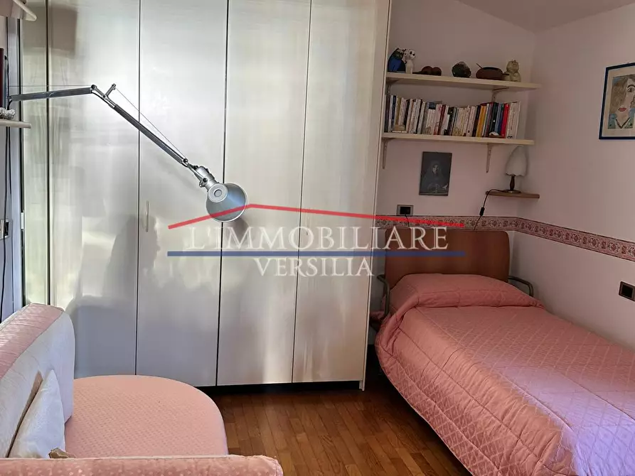 Immagine 19 di Villa in vendita  a Massa