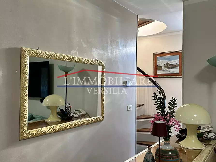 Immagine 12 di Villa in vendita  a Massa