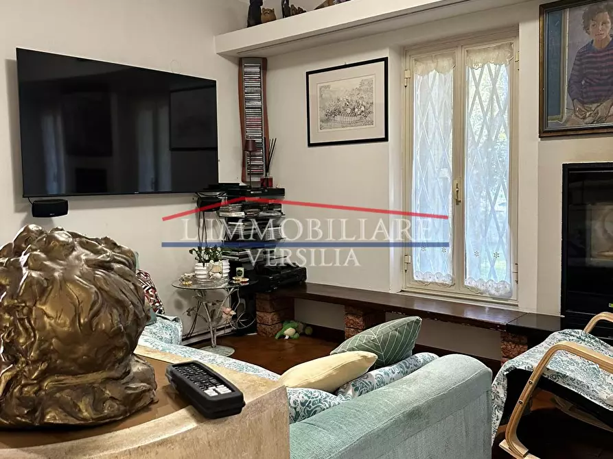 Immagine 11 di Villa in vendita  a Massa