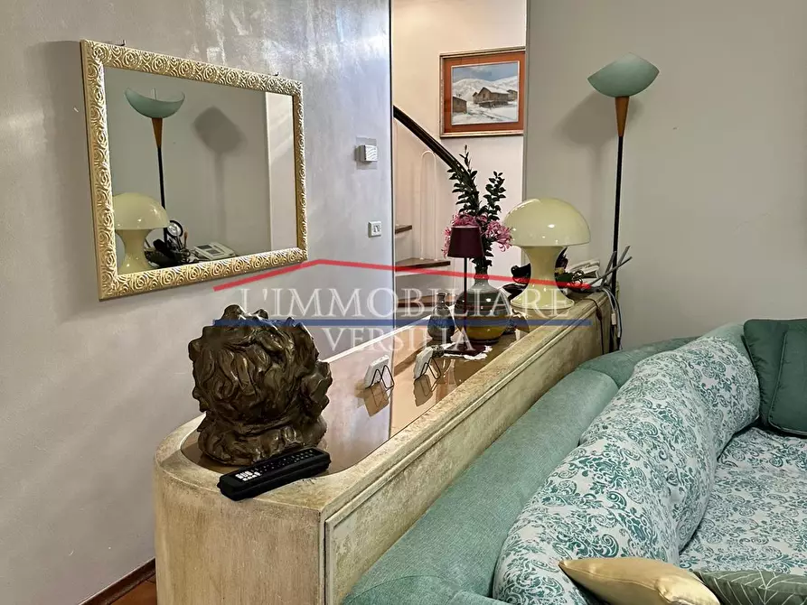 Immagine 13 di Villa in vendita  a Massa