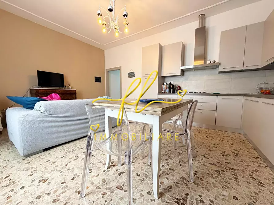 Immagine 2 di Appartamento in vendita  a Cecina