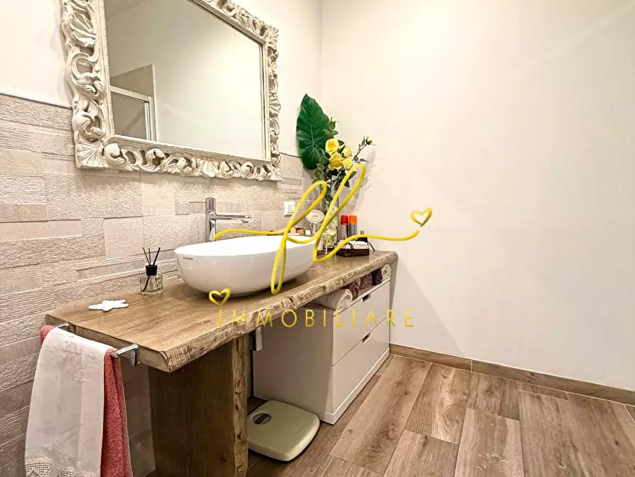 Immagine 17 di Appartamento in vendita  a Cecina