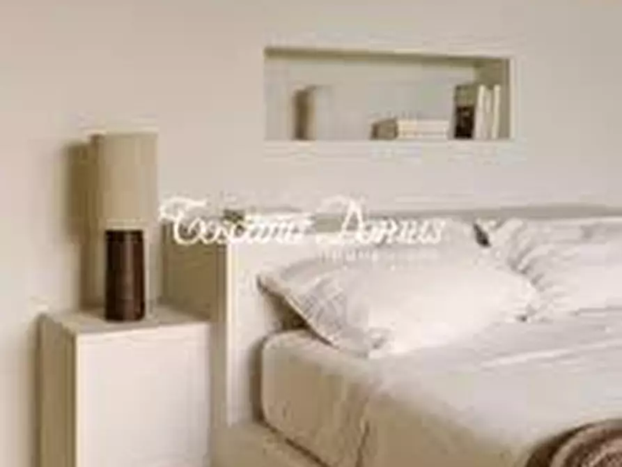 Immagine 2 di Appartamento in vendita  a Siena