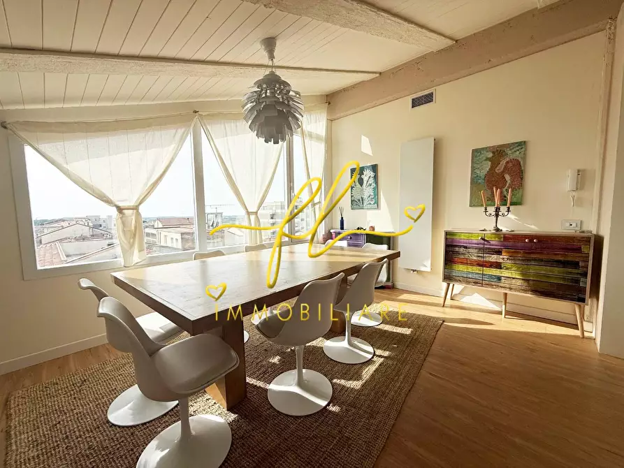 Immagine 1 di Mansarda in vendita  a Cecina