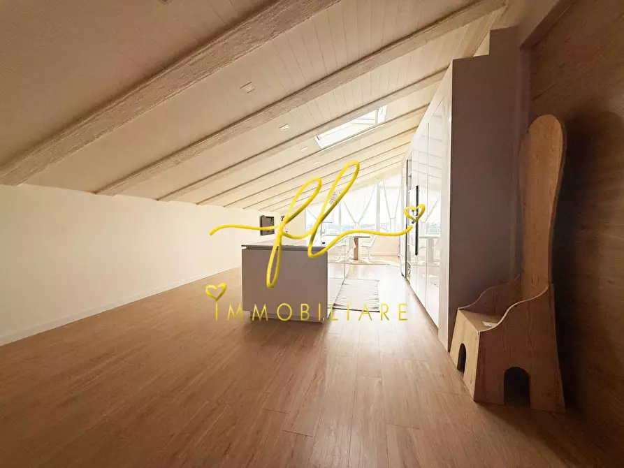 Immagine 8 di Mansarda in vendita  a Cecina