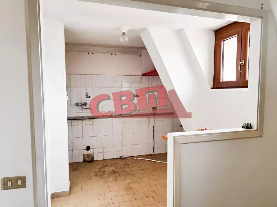 Immagine 11 di Ufficio in affitto  a Livorno