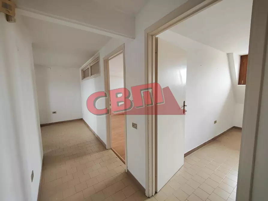 Immagine 7 di Ufficio in affitto  a Livorno