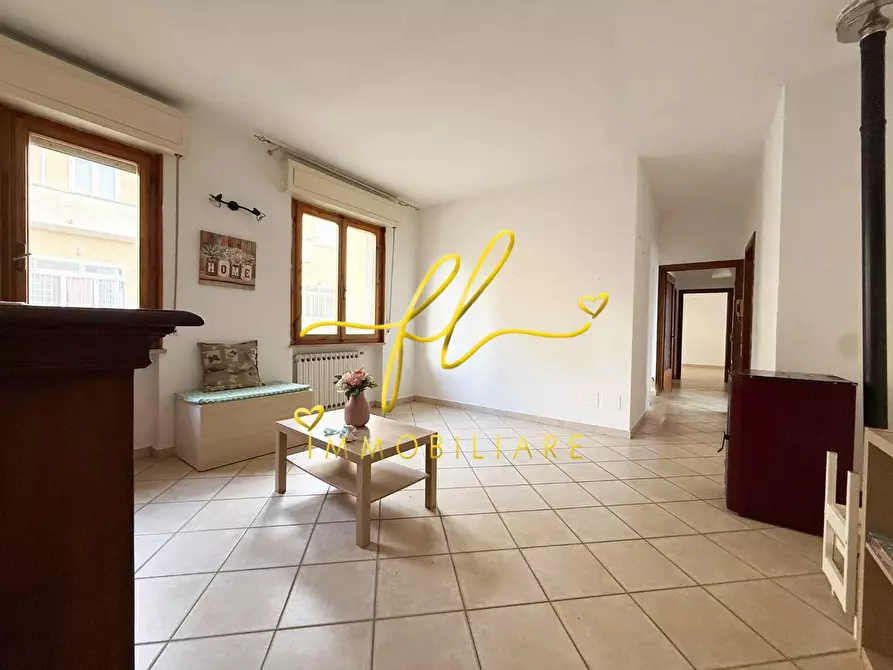 Immagine 2 di Appartamento in vendita  a Cecina