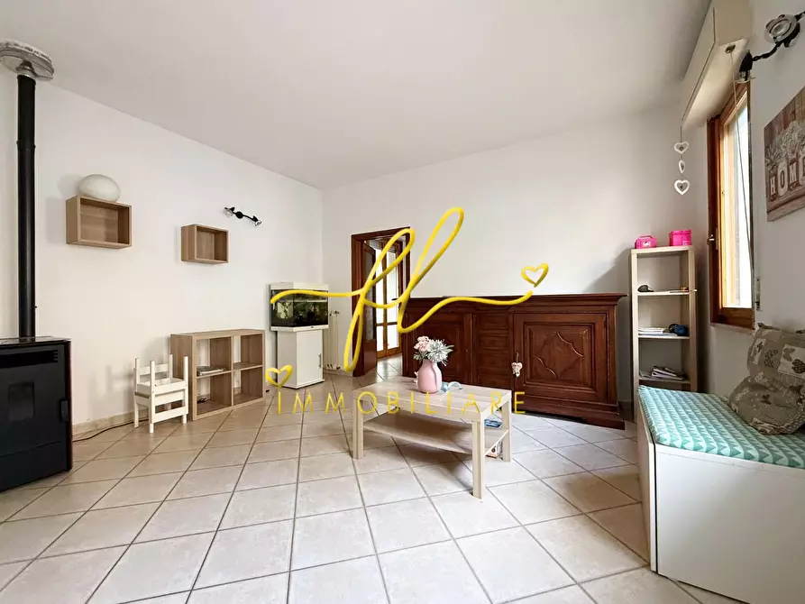 Immagine 1 di Appartamento in vendita  a Cecina