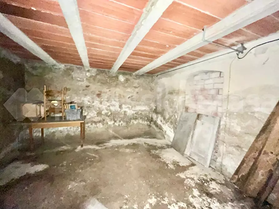 Immagine 8 di Locale commerciale in vendita  a San Giuliano Terme