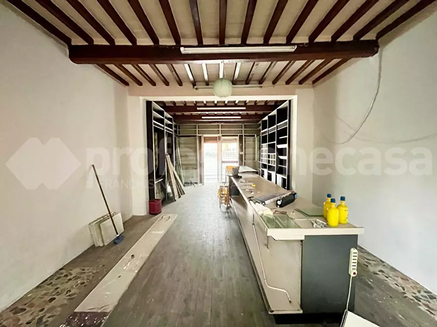 Immagine 2 di Locale commerciale in vendita  a San Giuliano Terme