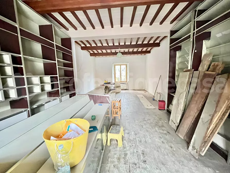 Immagine 1 di Locale commerciale in vendita  a San Giuliano Terme