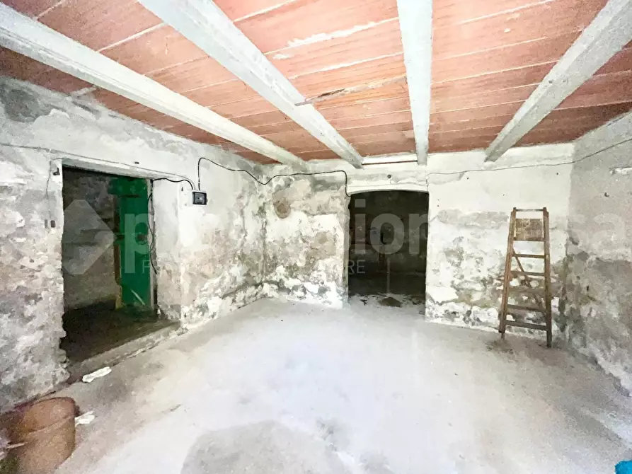 Immagine 6 di Locale commerciale in vendita  a San Giuliano Terme