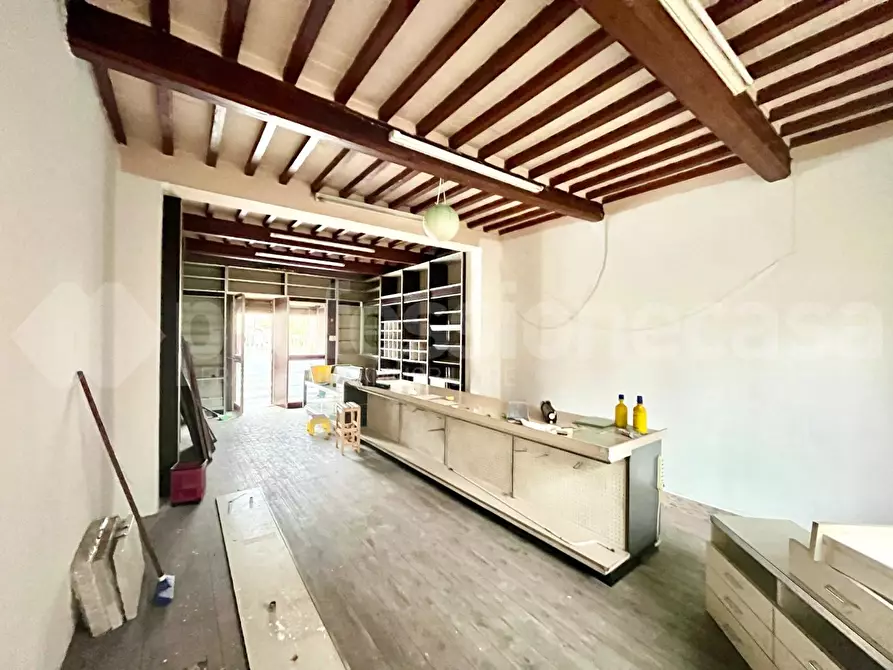 Immagine 3 di Locale commerciale in vendita  a San Giuliano Terme